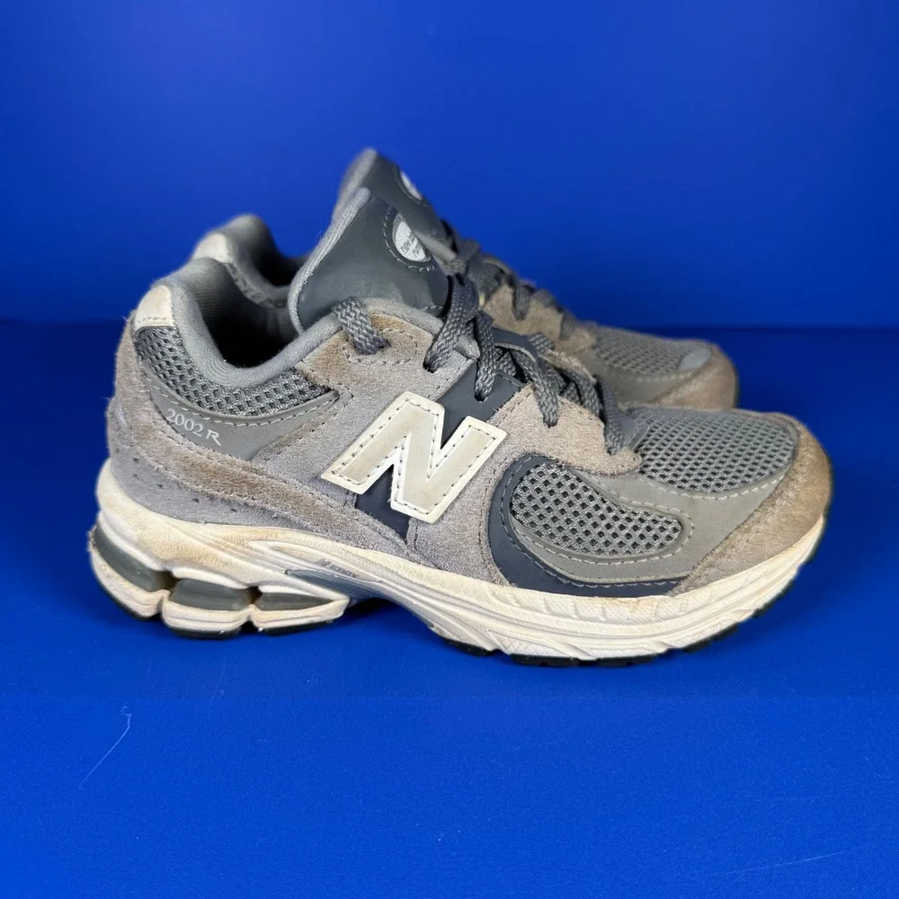 New Balance 2002R Kids Grey Suede Mesh Running Shoes PC2002ST Size 11‎ US Boy